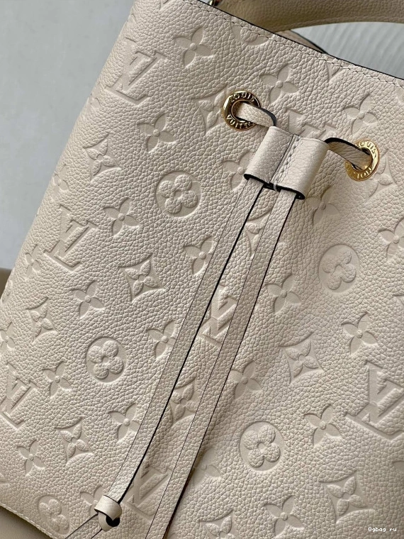 LOUIS VUITTON NÉONOÉ MM 0707